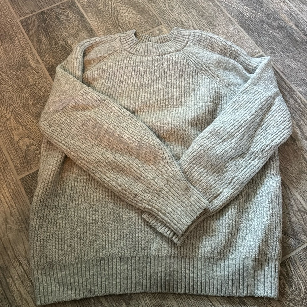 Top shop sweater size small
